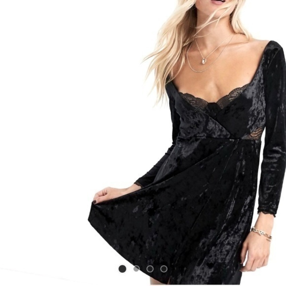Free People 🖤 Kat Crushed Velvet Mini Backless Long Sleeved Black Dress, Sz. L